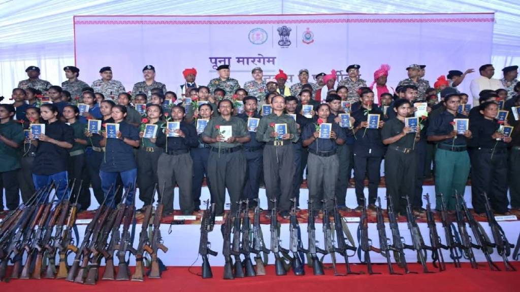 208 naxalites surrendered with 153 advanced weapons