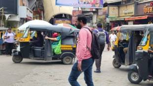 daily traffic jams in dombivli rickshaw driver blocked road