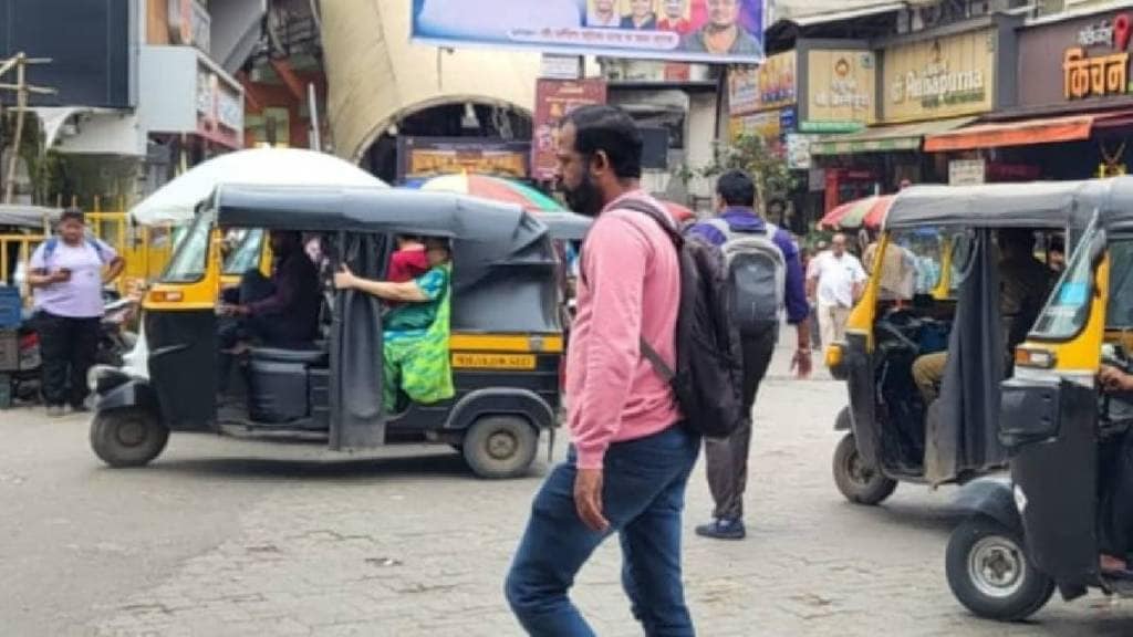 daily traffic jams in dombivli rickshaw driver blocked road