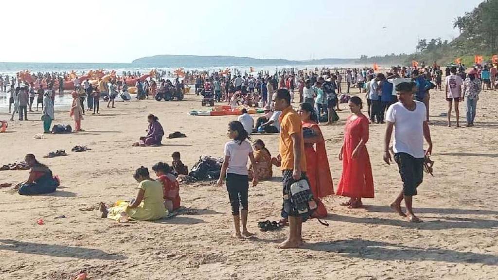 Local water sports professionals and lifeguards succeeded in rescuing three female tourists in Ganpatipule sea.