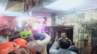 thane Old house roof collapsed in Kalwa two njured