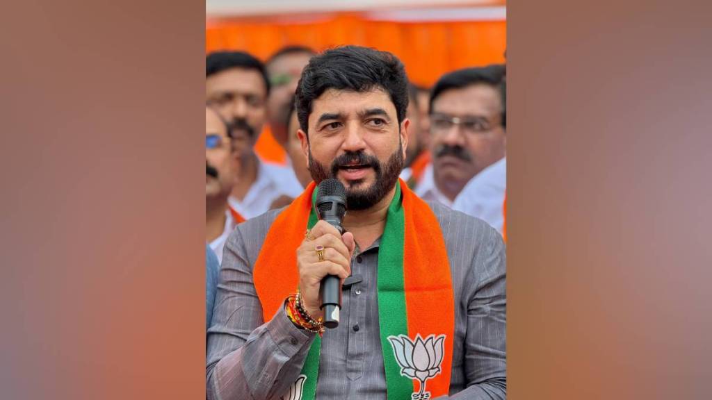 farmers aid Maharashtra, heavy rain relief fund, Maharashtra agriculture support, Datta Bharane announcement, Maharashtra government farmer assistance, agricultural damage compensation, farmer relief funds India, Muralidhar Mohol BJP, Maharashtra local governance news,