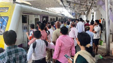 thane badlapur local trains delayed thane badlapur local trains delayed
