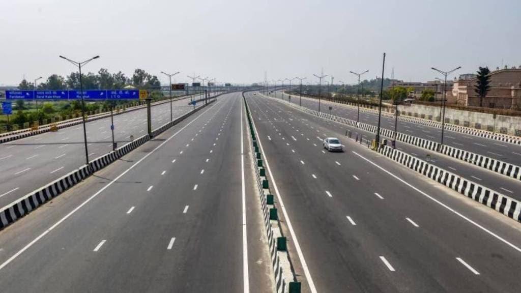 Mumbai pune expressway ten lane road