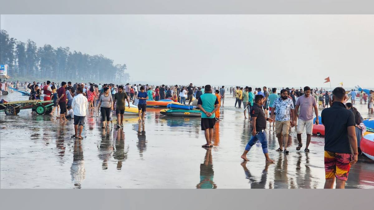 consecutive holidays increased tourists in raigad district