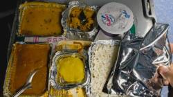 कोकणातील तेजस एक्स्प्रेसच्या खानपान सेवेत घोळ, प्रवाशांना नाश्त्याऐवजी फक्त एक बिस्किट पुडा