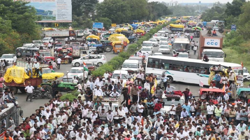 nagpur farmer protest traffic jams all ST services stop