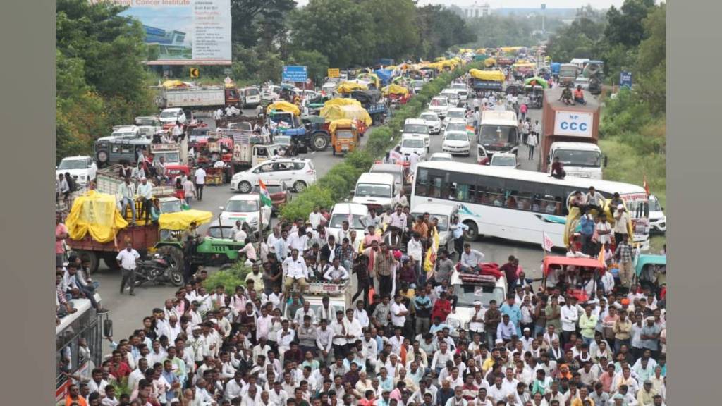 nagpur farmers protest possibility of shortages of petrol diesel and other fuels