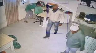 dhule petrol pump robbery