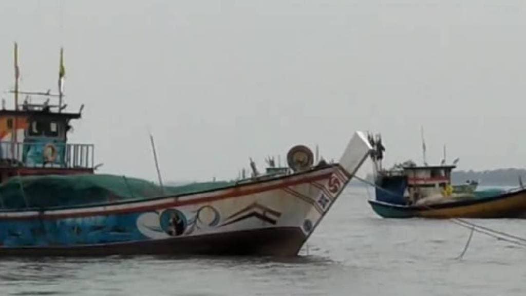 montha cyclone past week gujarat fishing boats sheltering off montha cyclone past week gujarat fishing boats sheltering off