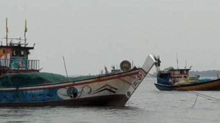 montha cyclone past week gujarat fishing boats sheltering off montha cyclone past week gujarat fishing boats sheltering off