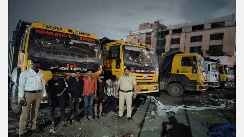 Navi Mumbai Police launched major campaign to remove illegal construction debris from mumbai via Atal Setu Navi Mumbai Police launched major campaign to remove illegal construction debris from mumbai via Atal Setu