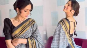 Photos: ‘एक शायरी हो जायें?’ म्हणत अनघा अतुलने शेअर केले काळया साडीत फोटो