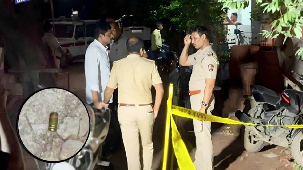 Jalgaon 8 to 10 unidentified people fired at courier employees house on saturday night
