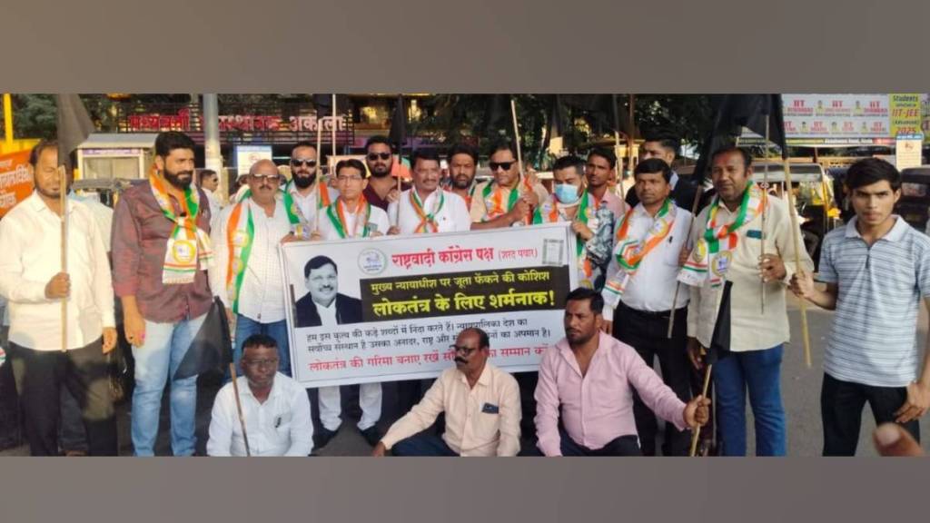 Strong protests in akola over shoe throwing case against Chief Justice of Supreme Court