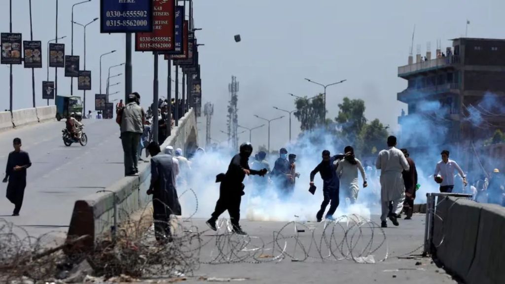 Pakistan Army Shot Dead 8 Protesters In POK (1)