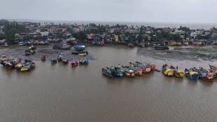 Half of the boats in Satpati could not reach the jetty