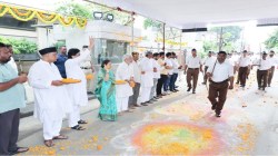 शंकररावांचा संघावर प्रहार; पुत्राकडून ‘पुष्पवर्षाव..!’