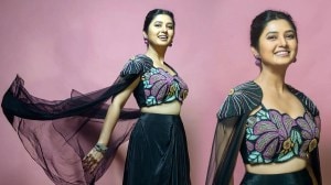 Photos: ‘ओढणी उडतेय, गाण्यात..’; प्राजक्ता माळीचा काळ्या लेहेंग्यातील लूक चर्चेत