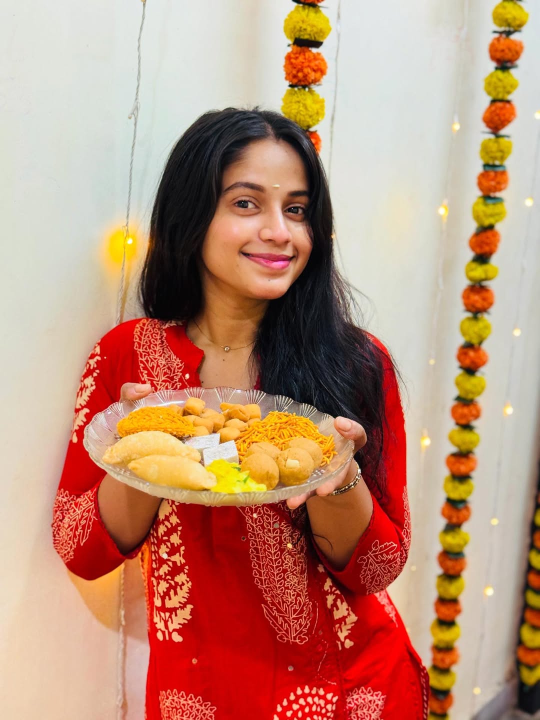 Prapti Redkar At Raj Thackeray House