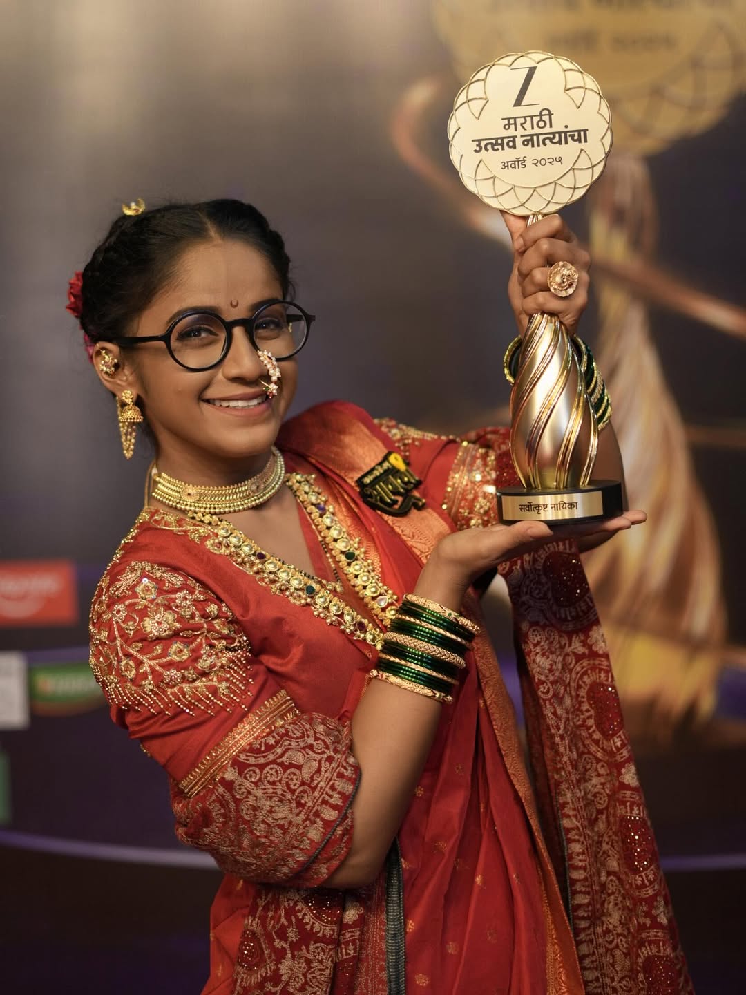 Prapti Redkar At Raj Thackeray House