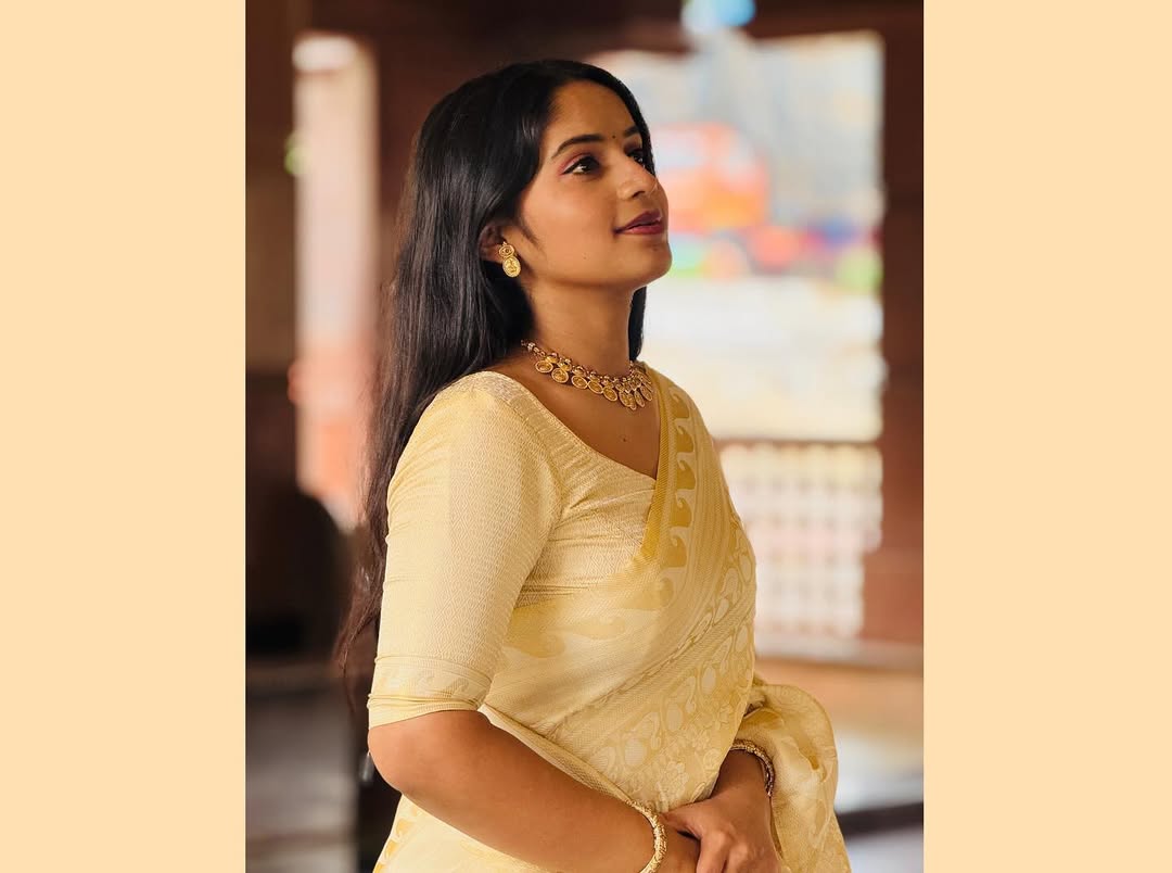 Prapti Redkar Blue Muniya Paithani Saree