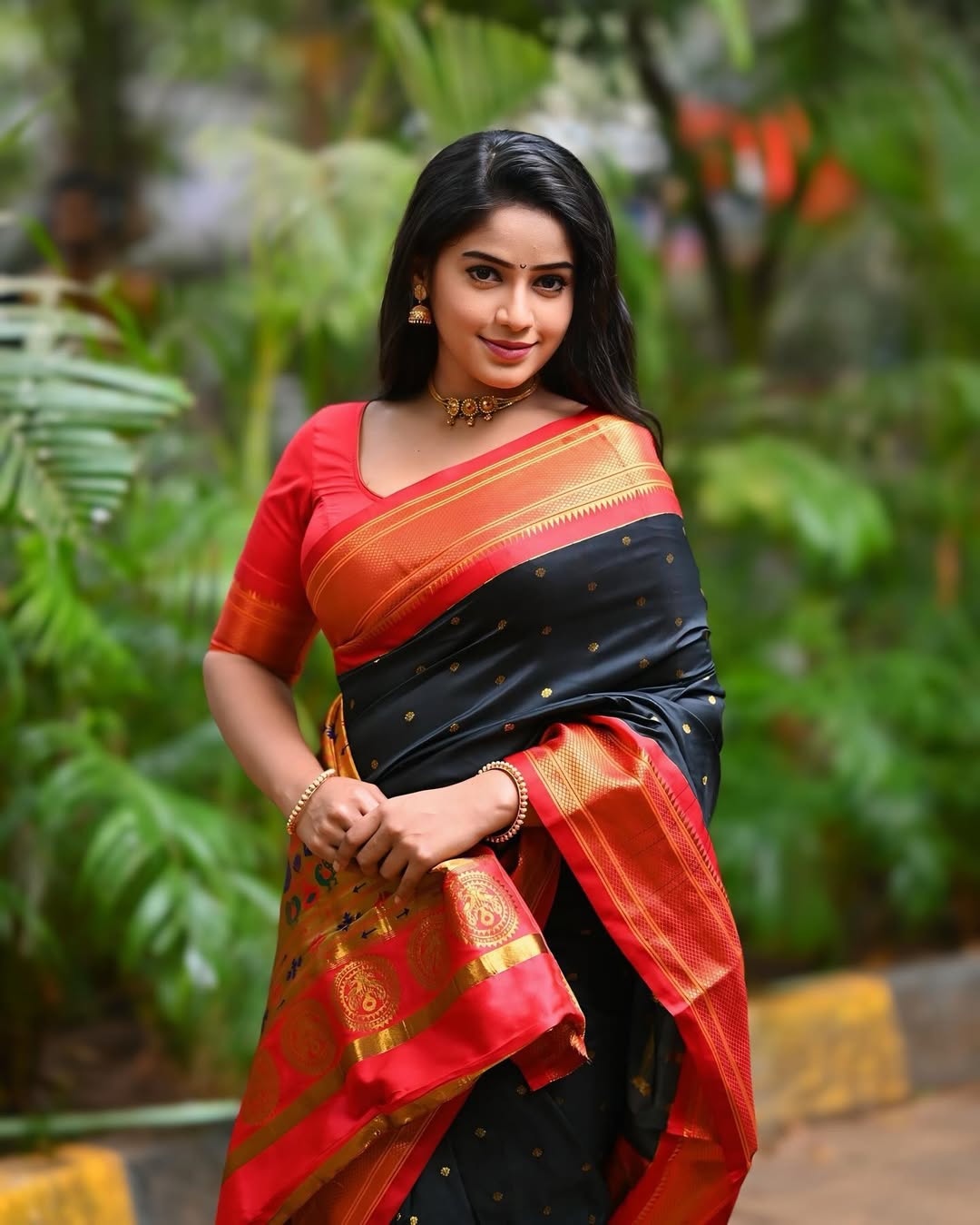 Prapti Redkar Blue Muniya Paithani Saree