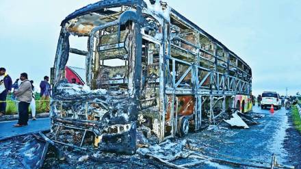 20 people dead in private bus fire accident in Kurnool Andhra Pradesh 20 people dead in private bus fire accident in Kurnool Andhra Pradesh