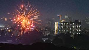 पुण्यात दिवाळीचा उत्साह, रोषणाईने आणि आतषबाजीने उजळलं आकाश