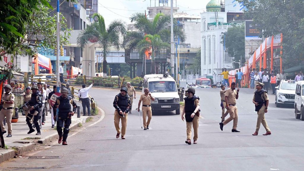 Pune police conduct sudden mock drill Deccan Gymkhana MG Road Vishrantwadi public inconvenience