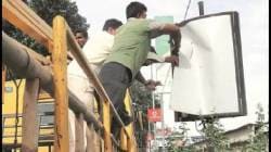 पुण्यात बेकायदा फलकांवर कारवाईनंतर महापालिकेने कोणावर दाखवली मेहरबानी ?