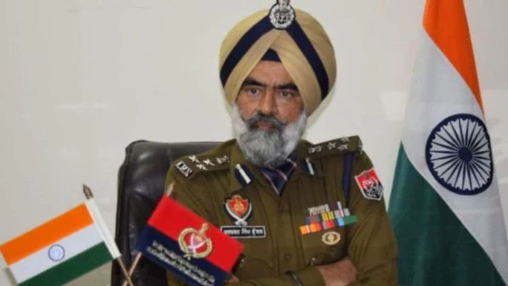 सीबीआयने गुरुवारी लाचखोरीच्या प्रकरणात पंजाब पोलीसातील रोपर रेंजचे डेप्युटी इन्स्पेक्टर जनरल (DIG) हरचरण सिंग भुल्लर यांना अटक केली आहे
सीबीआयने गुरुवारी लाचखोरीच्या प्रकरणात पंजाब पोलीसातील रोपर रेंजचे डेप्युटी इन्स्पेक्टर जनरल (DIG) हरचरण सिंग भुल्लर यांना अटक केली आहे