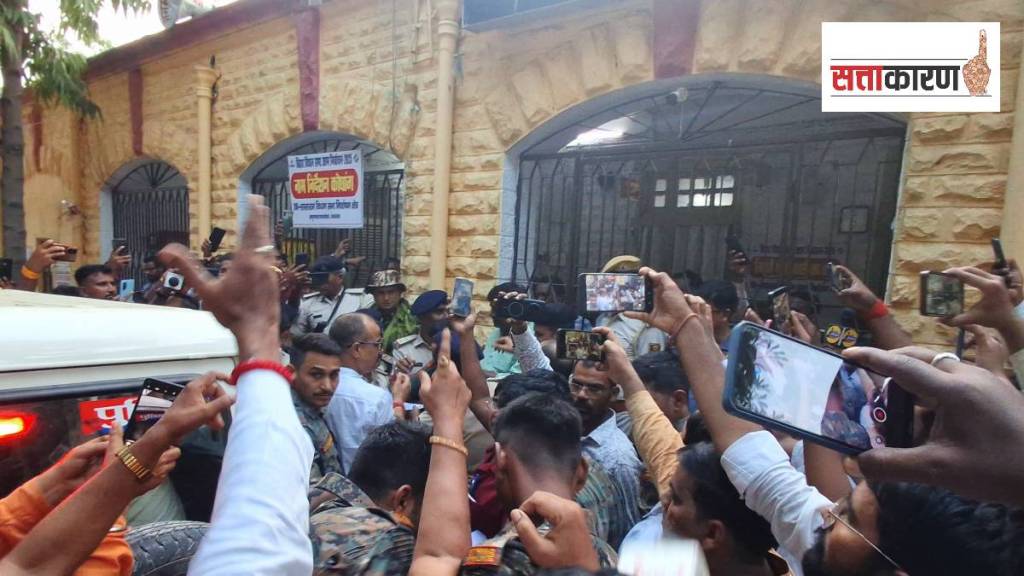 उमेदवारी अर्ज दाखल करताच बिहारमधील आरजेडीच्या उमेदवाराला २१ वर्षांच्या जुन्या प्रकरणात अटक करण्यात आली.
