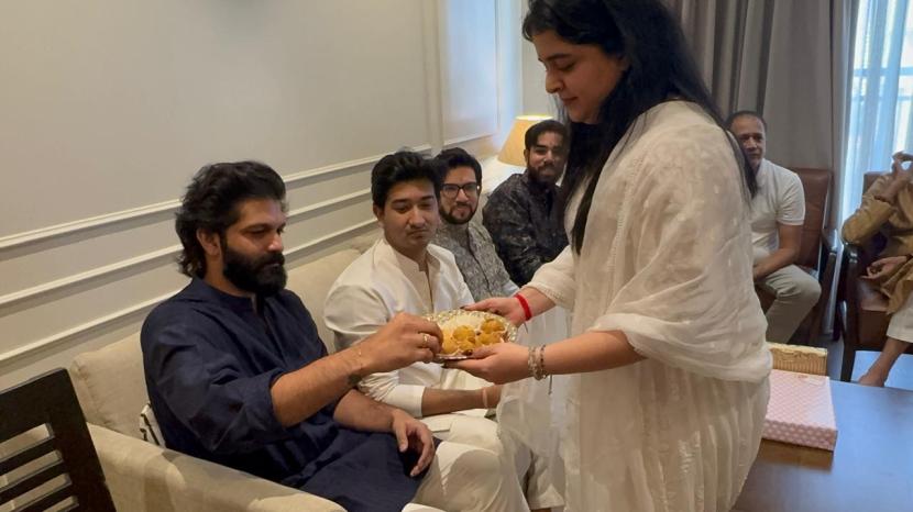 जयवंती देशपांडे यांच्या घरी भाऊबीज पार पडली.