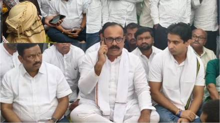 Rahul Gandhi interacts with family of female doctor who committed suicide Rahul Gandhi interacts with family of female doctor who committed suicide