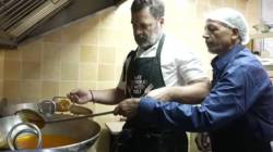 Rahul Gandhi : राहुल गांधींनी दिवाळीच्या निमित्ताने तयार केले बेसनाचे लाडू आणि इमरती, मिठाई दुकान मालक म्हणाला, “आता तुमच्या लग्नाची..”