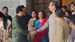 Raj Thackeray : राज ठाकरे मातोश्रीवर उद्धव ठाकरेंच्या भेटीला, महाराष्ट्राच्या राजकारणात नव्या समीकरणांची नांदी?
