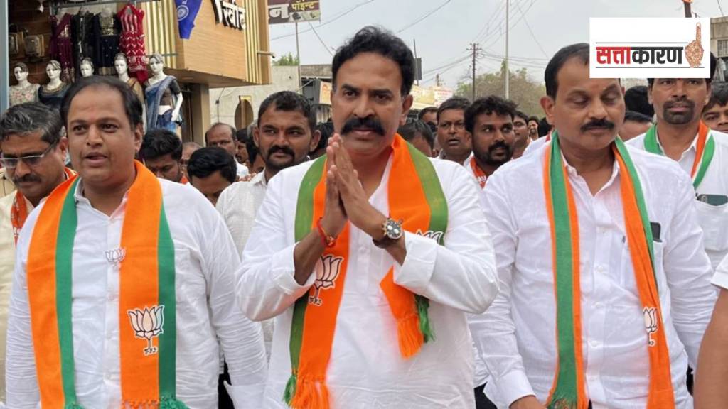 भाजपाचे माजी खासदार रणजितसिंह निंबाळकर भाजपाचे माजी खासदार रणजितसिंह निंबाळकर