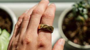 Ring looted from senior citizen on Sinhagad Road