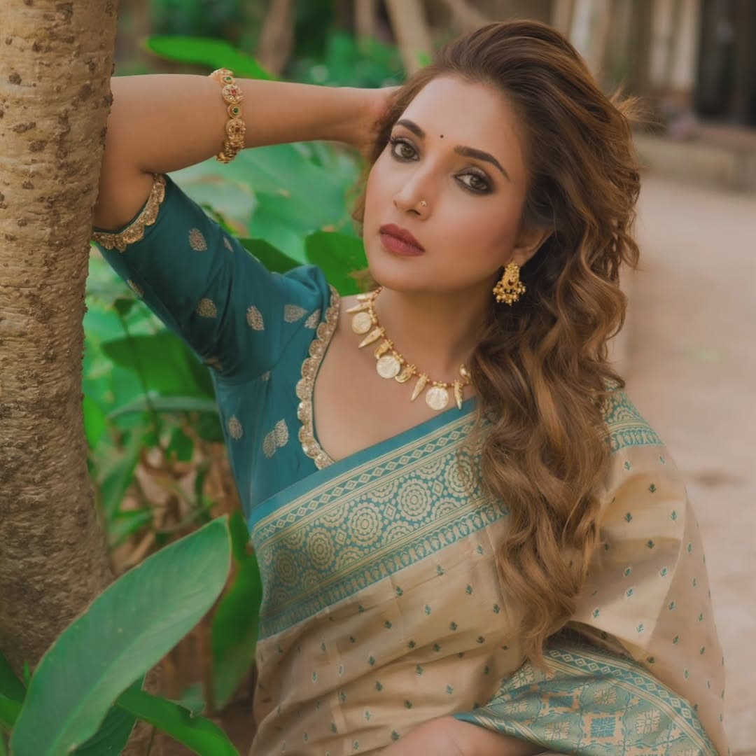 Rupali Bhosle Paithani Saree Look