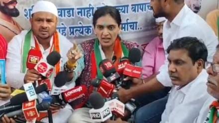 Protest in Shaniwarwada area led by Rupali Patil Thombre in protest against Medha Kulkarni