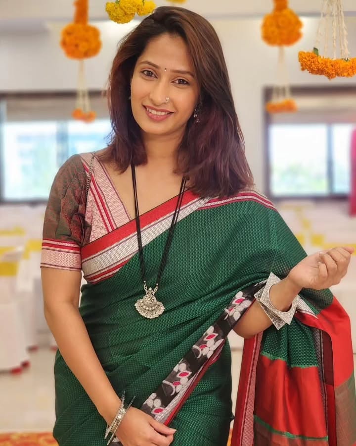 Shantanu Moghe Priya Marathe Candid Photos