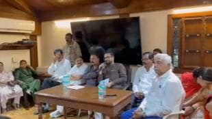 Shindes Shiv Sena office bearers insist in the meeting