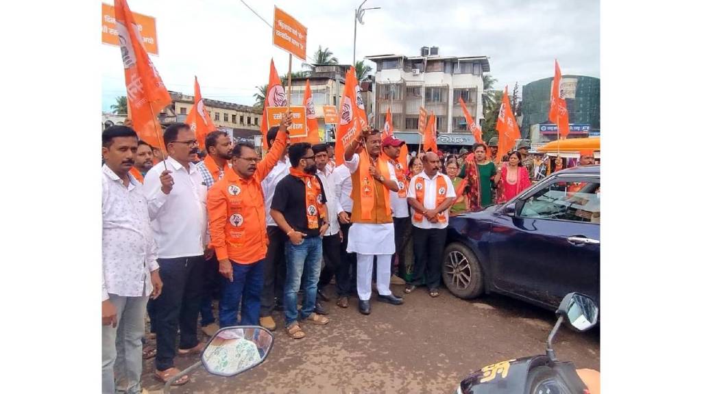 Shiv Sena Thackeray group aggressively protests in Ratnagiri