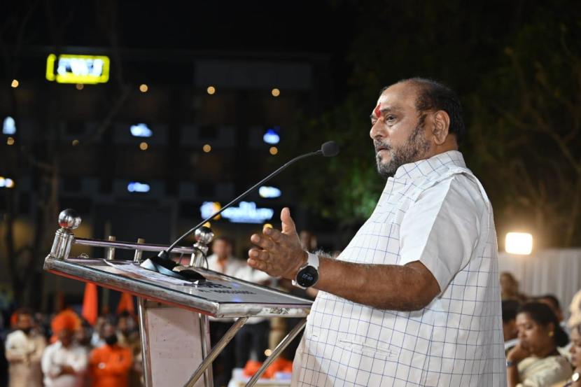 कदम म्हणाले, खेडच्या घरात दोन स्टोव्ह होते. तेव्हा स्टोव्हवर जेवण बनवायचो. जेवण बनत असताना माझ्या पत्नीच्या साडीला आग लागली. त्यावेळी मीच पत्नीला वाचवले. पत्नीला वाचवत असताना माझे हात भाजले.