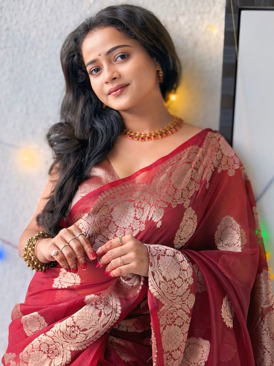 Shivali Parab Maroon Saree Look