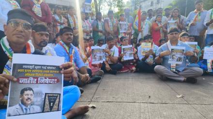 Silent protest by ncp Sharad Pawars party in Thane phm Silent protest by ncp Sharad Pawars party in Thane phm