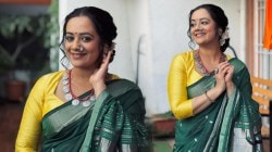 Diwali 2025: हिरवी पैठणी साडी, चांदीचे दागिने; स्पृहा जोशीच्या दिवाळी लूकने वेधले लक्ष
