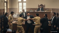 वकिलाचा सरन्यायाधीशांना बूट फेकून मारण्याच्या प्रयत्न, सर्वोच्च न्यायालयात खळबळजनक घटना; नेमकं काय घडलं?