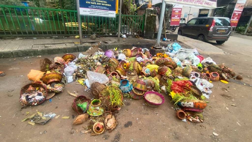 The picture shows that the Thane Navratri festival has been immersed and not dissolved